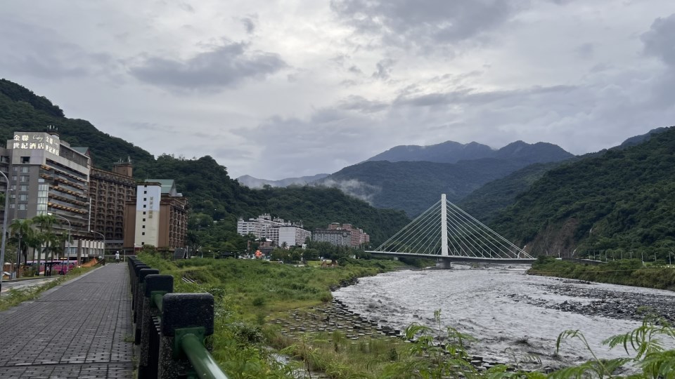 春日新綠滿山，是森林浴與生態觀察的最佳時機（台東縣政府提供）