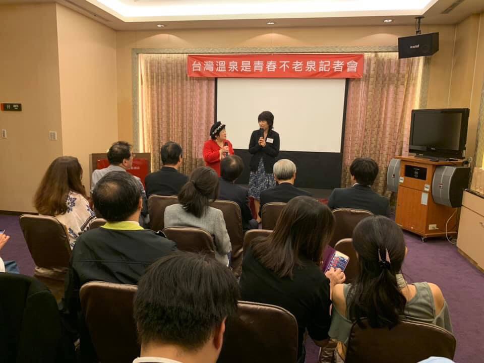在11月22日早上日本溫泉科學會在台中弘光科技大學的開幕式上致詞歡迎